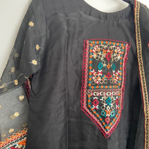 3 piece suit fancy embroidered mirrored like new shalwar kameez - Picture 8 of 8